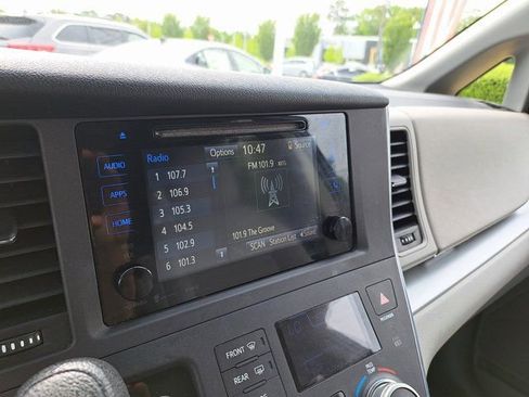 Used 2016 Toyota Sienna LE FWD image 15
