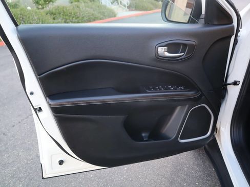 Used 2018 Jeep Compass Latitude image 25