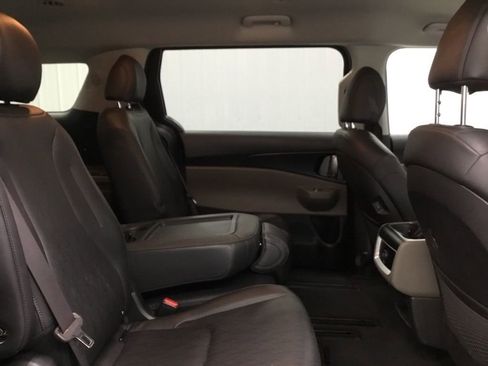 Used 2025 Kia Carnival FWD image 19