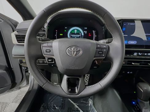 Used 2025 Toyota Camry SE w/ Multimedia Upgrade Package image 18