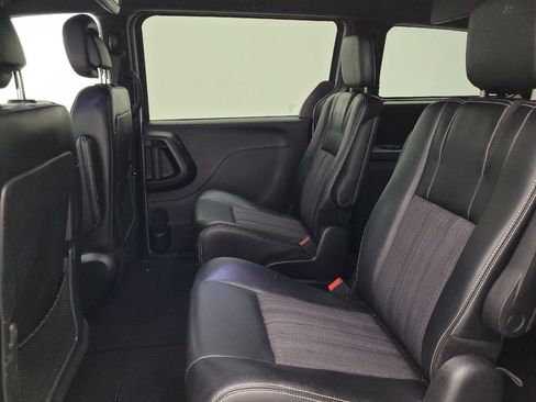 Used 2014 Chrysler Town & Country S FWD image 18