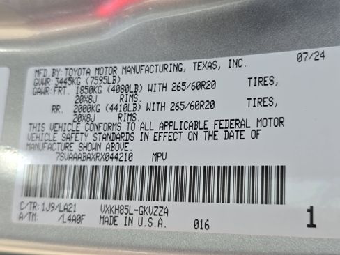 Used 2024 Toyota Sequoia Platinum AWD/4WD image 36