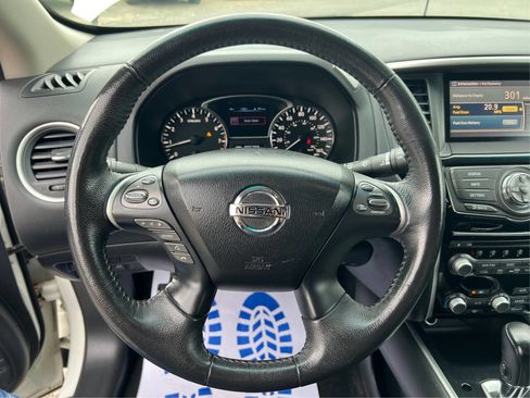 Used 2015 Nissan Pathfinder SV AWD/4WD image 16