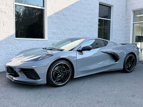 Used 2024 Chevrolet Corvette Stingray Preferred Cpe w/ Z51 Performance Package RWD image 2