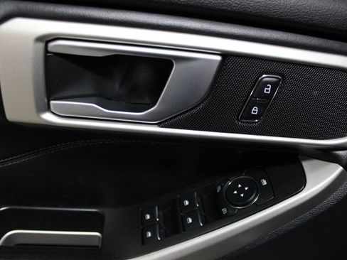 Used 2023 Ford Explorer XLT image 16