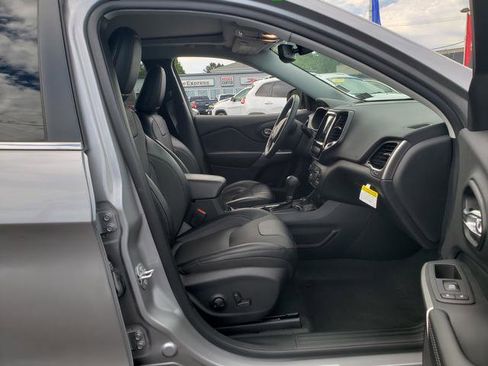 Used 2022 Jeep Cherokee Limited image 16