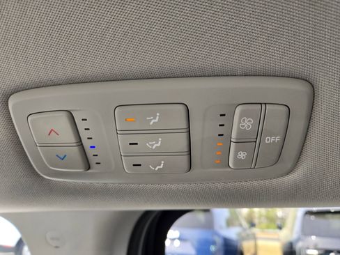 Used 2024 Kia Carnival LX image 33