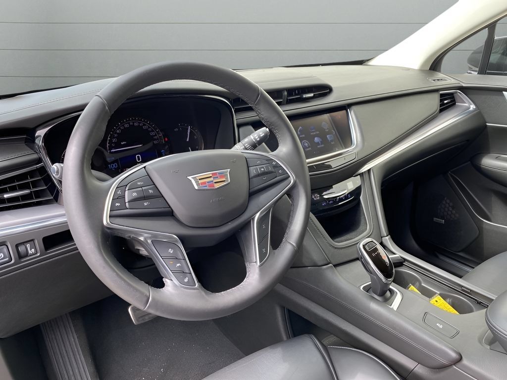 Used 2018 Cadillac XT5 Luxury w/ LPO, Sport Package FWD image 11