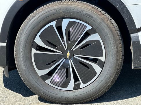 New 2025 Chevrolet Blazer EV LT image 32