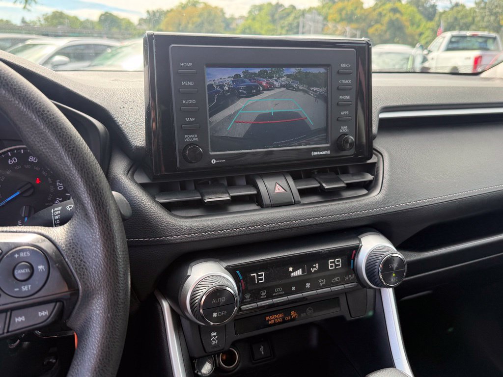 Used 2021 Toyota RAV4 LE AWD/4WD image 17