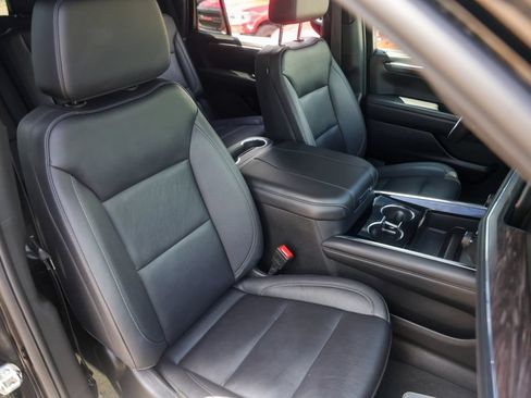 Used 2025 Chevrolet Tahoe Z71 AWD/4WD image 33