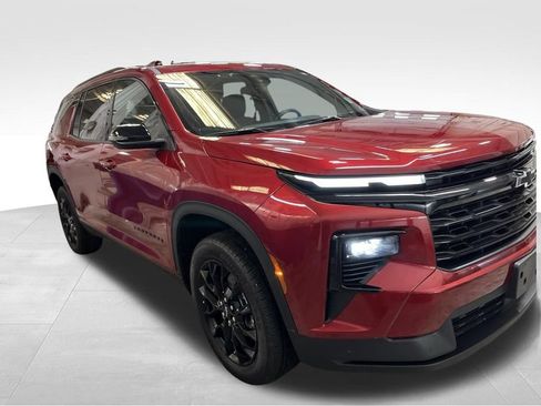 Used 2025 Chevrolet Traverse LT w/ Midnight/Sport Edition FWD image 6