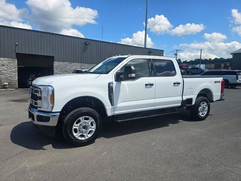 Used 2026 Ford F250 XLT w/ Snow Plow/Camper Package AWD/4WD image 3