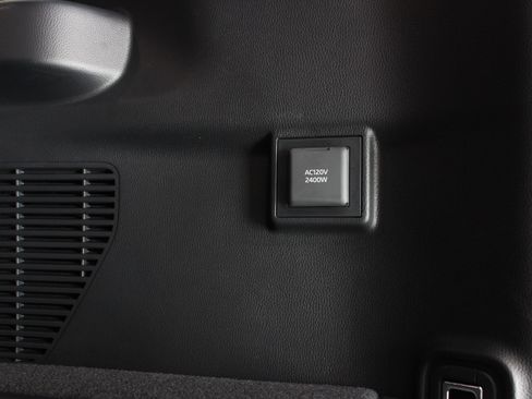 Used 2025 Toyota Land Cruiser image 66