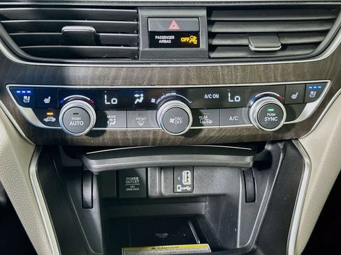 Used 2018 Honda Accord Touring image 16