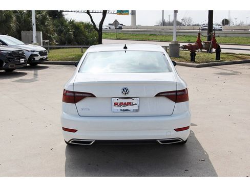 Used 2021 Volkswagen Jetta R-Line w/ R-Line Cold Weather Package image 5