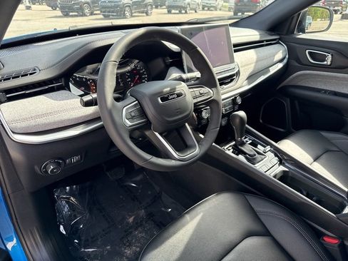 Used 2024 Jeep Compass Latitude AWD/4WD image 2