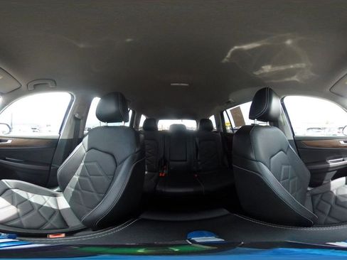 Used 2025 Volkswagen Atlas SE AWD/4WD image 44