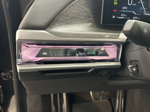 Used 2023 BMW 760i xDrive w/ Executive Package image 27