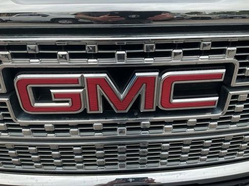 Used 2016 GMC Sierra 1500 Denali w/ Enhanced Driver Alert Package AWD/4WD image 7