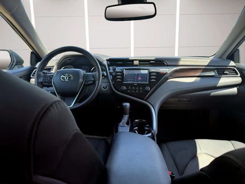 Used 2020 Toyota Camry LE w/ Convenience Package FWD image 16