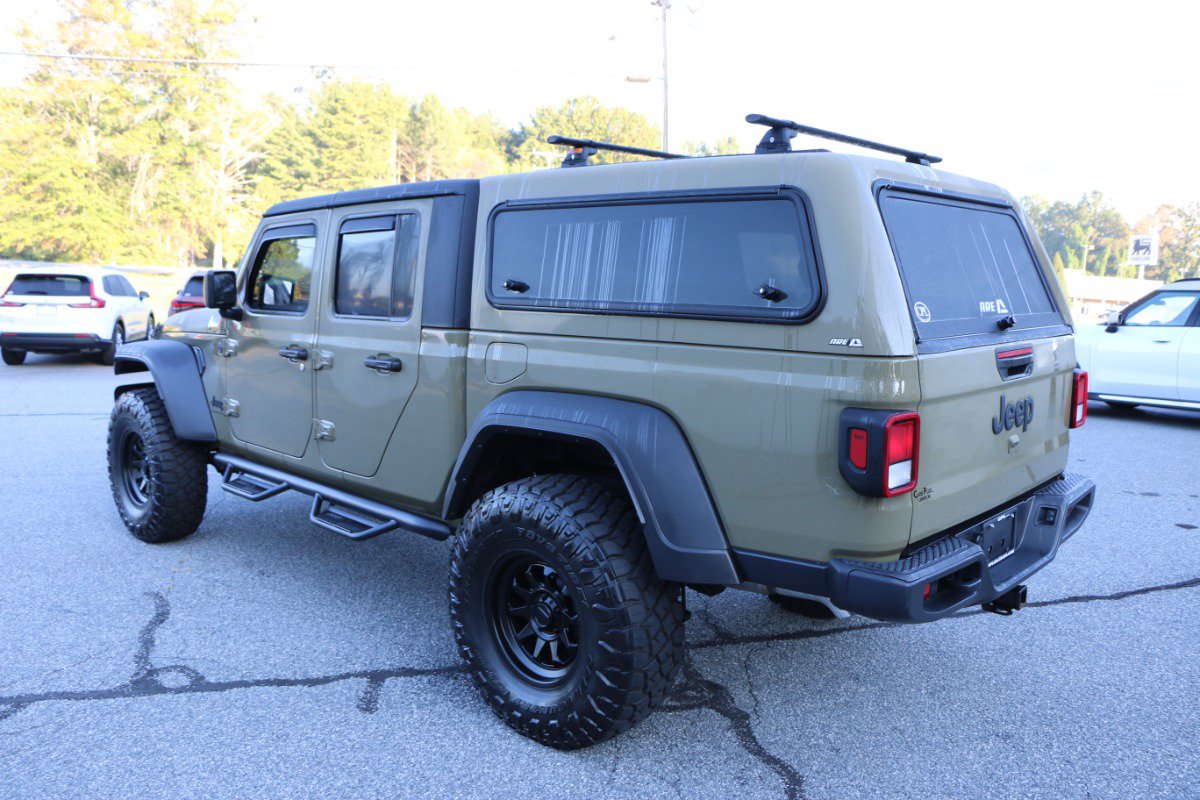 Used 2025 Jeep Gladiator Sport AWD/4WD image 3