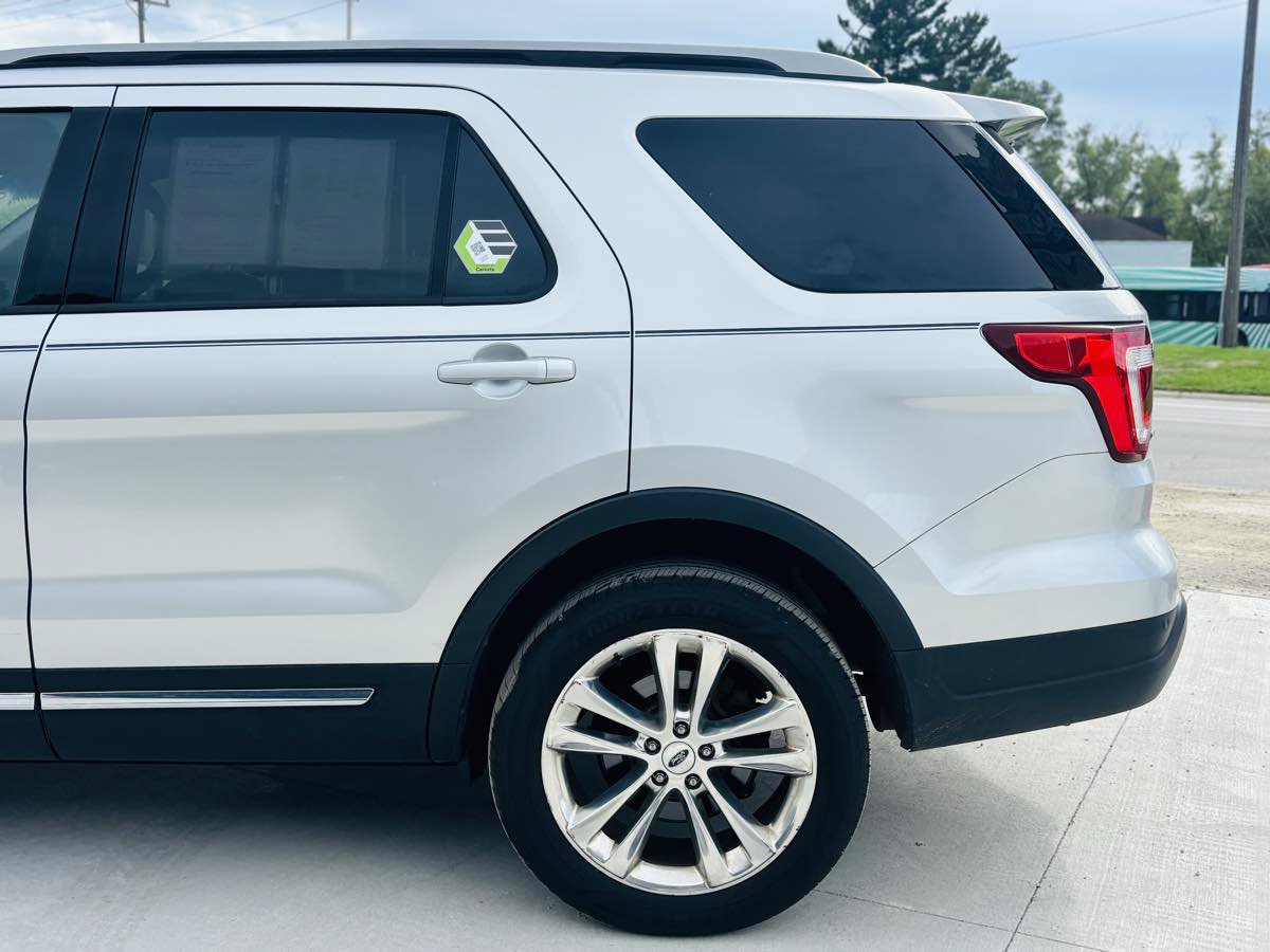 Used 2019 Ford Explorer XLT w/ Equipment Group 202A AWD/4WD image 15