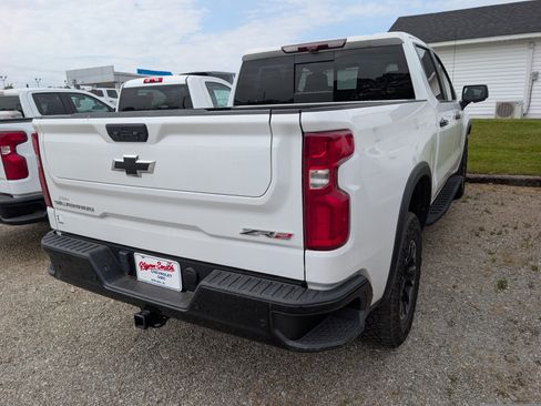 Used 2023 Chevrolet Silverado 1500 ZR2 w/ Technology Package image 3