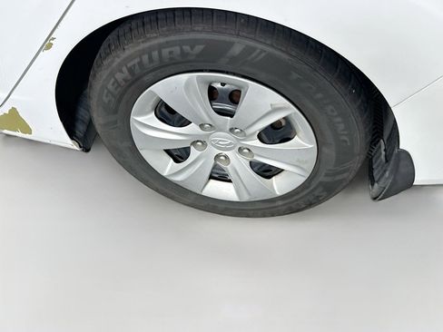 Used 2016 Hyundai Elantra SE image 11