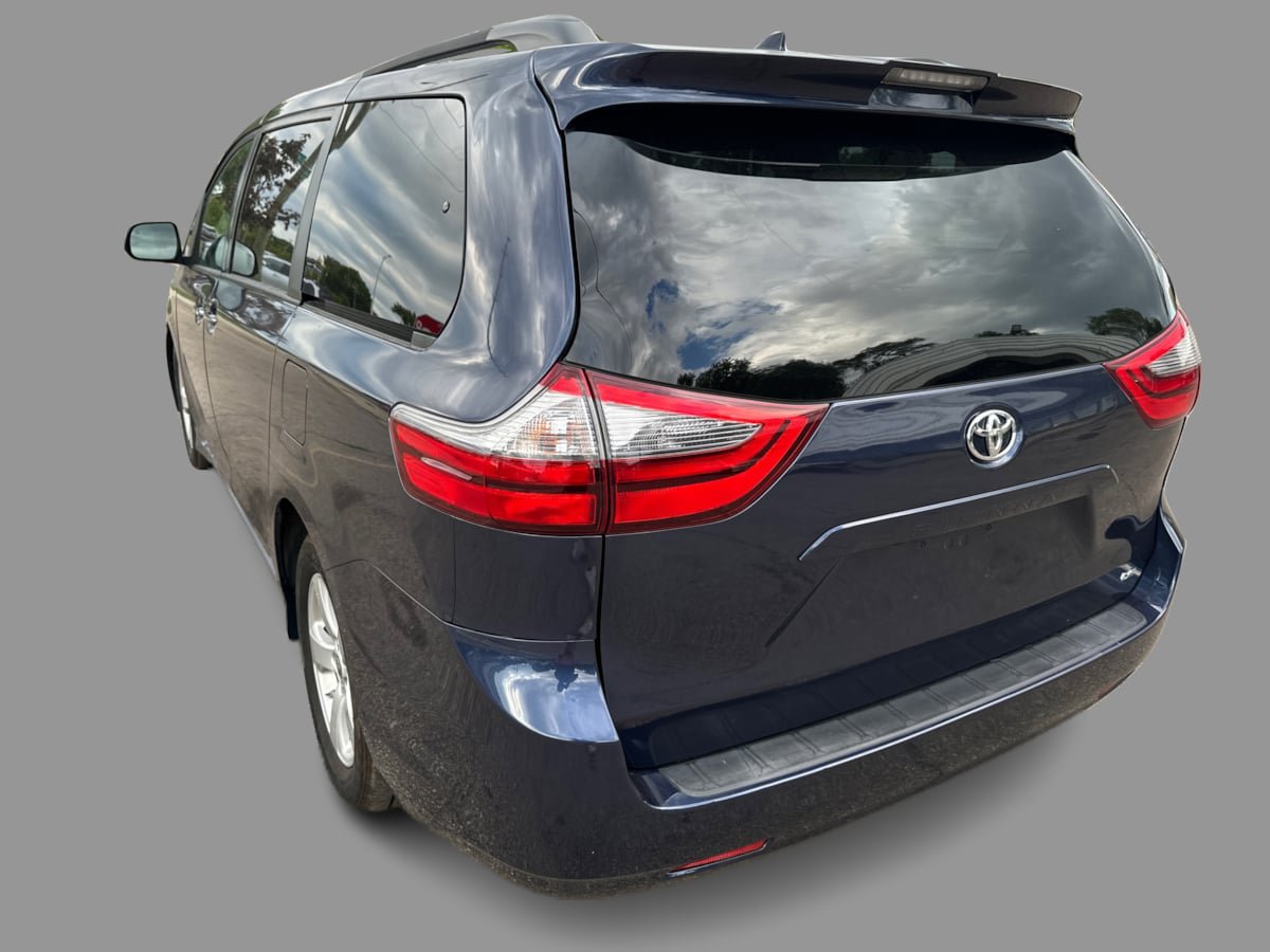 Used 2020 Toyota Sienna LE w/ LE Preferred Package FWD image 27