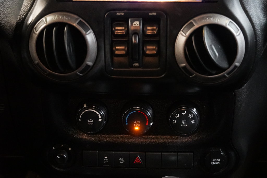 Used 2014 Jeep Wrangler Unlimited Sport w/ Quick Order Package 24S AWD/4WD image 20