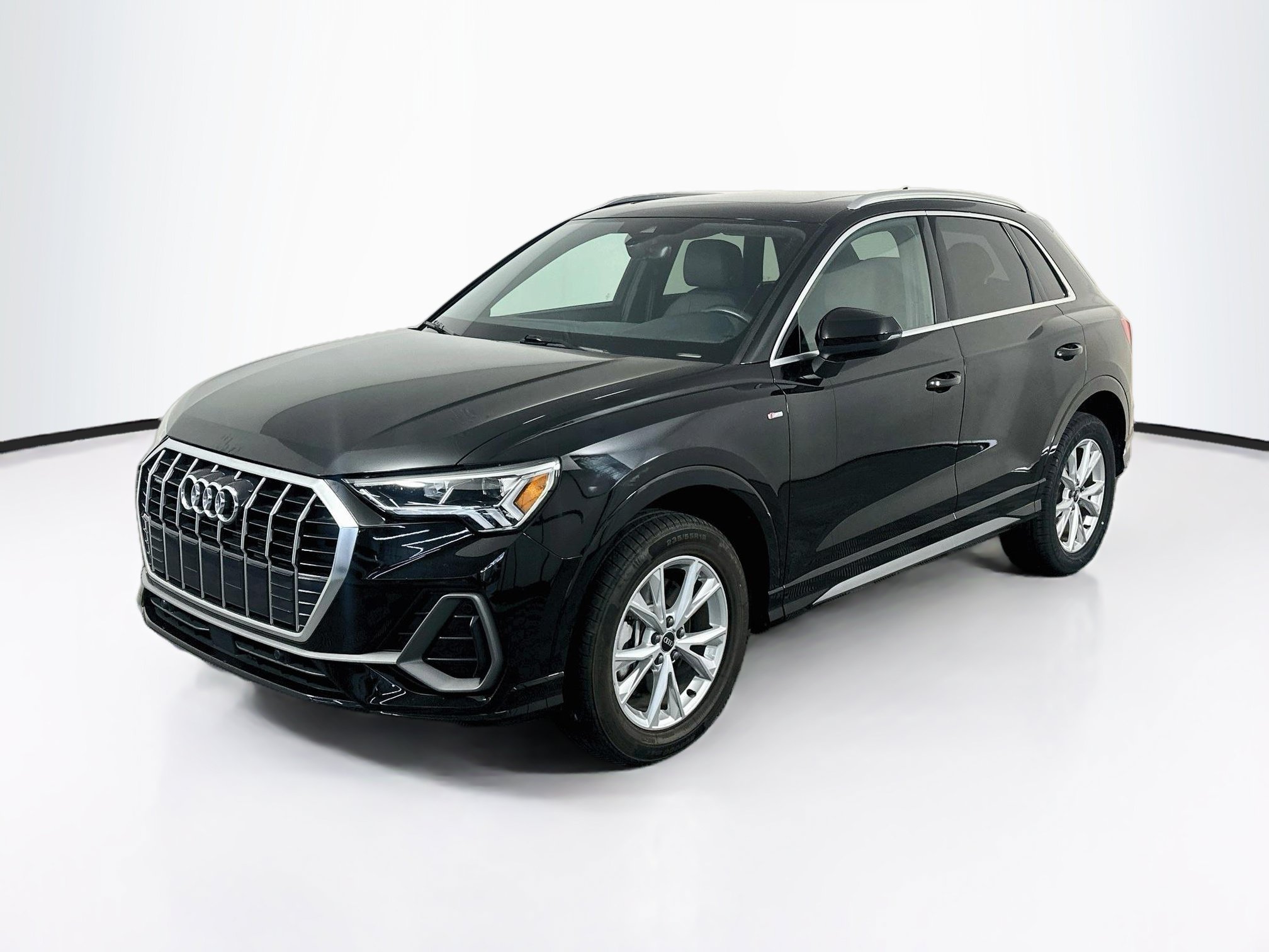 Used 2025 Audi Q3 2.0T Premium AWD/4WD image 3
