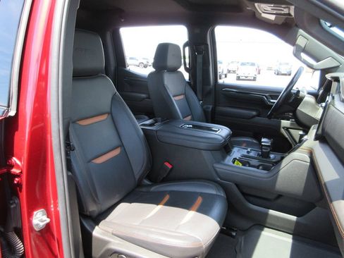 Certified 2022 GMC Sierra 1500 AT4 w/ AT4 Premium Package AWD/4WD image 24