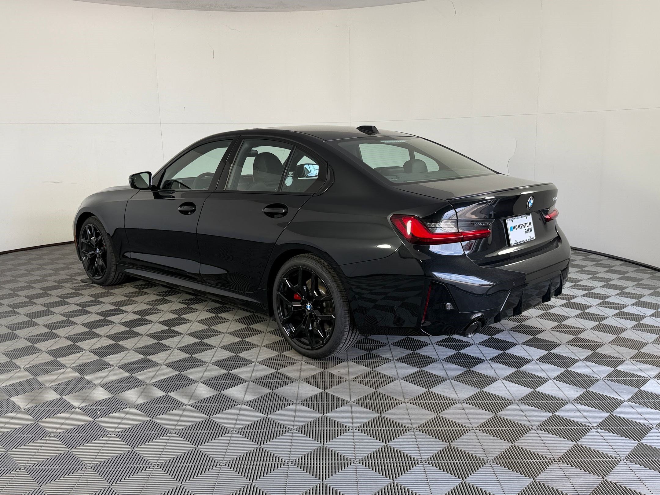 Used 2026 BMW 330i Sedan w/ M Sport Package RWD image 3