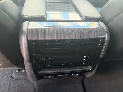 Used 2022 Jeep Wagoneer Series III AWD/4WD image 13