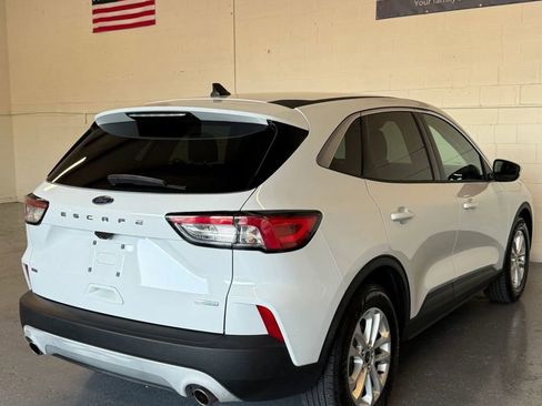 Used 2020 Ford Escape SE image 14