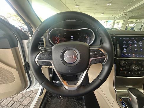 Used 2020 Jeep Grand Cherokee Limited image 16