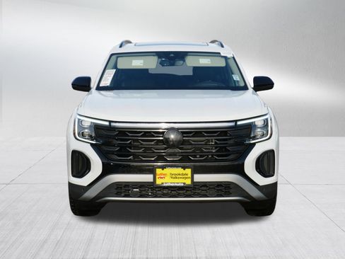 Used 2024 Volkswagen Atlas Peak Edition SEL image 2