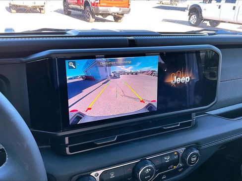 Used 2025 Jeep Gladiator Rubicon image 15