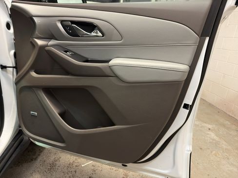 Used 2019 Chevrolet Traverse LT w/ LT Premium Package image 21