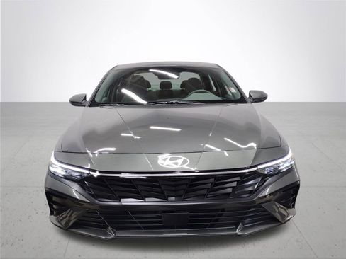 Used 2025 Hyundai Elantra SEL FWD image 3