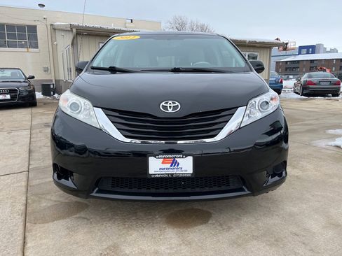 Used 2012 Toyota Sienna LE image 2