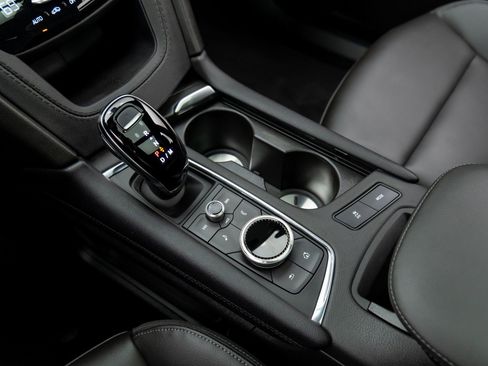 New 2025 Cadillac XT6 Luxury image 11