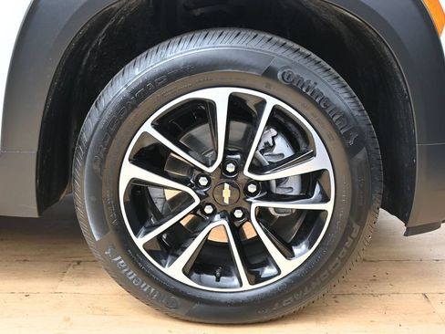 Used 2025 Chevrolet TrailBlazer LT AWD/4WD image 19