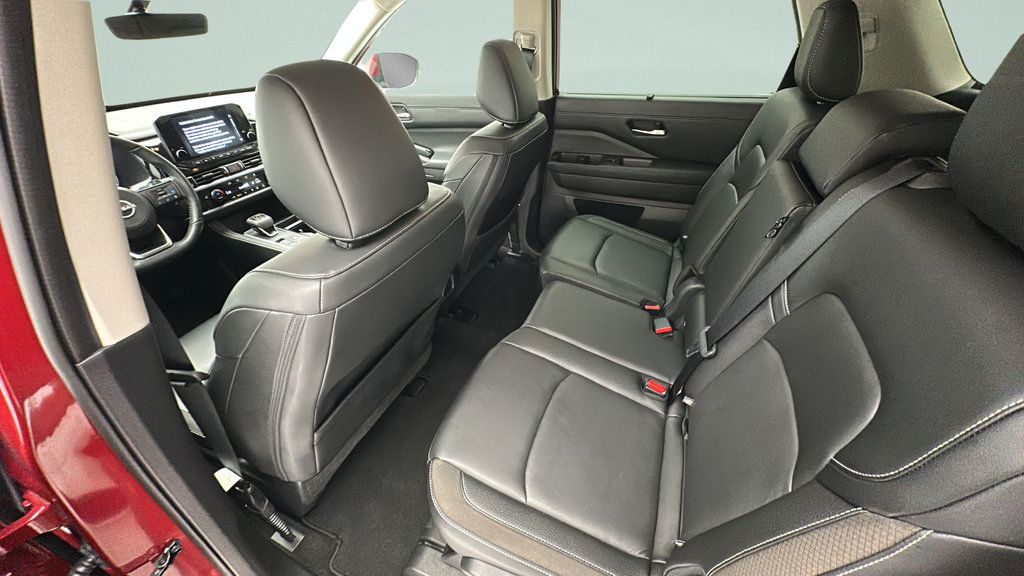 Used 2024 Nissan Pathfinder SL AWD/4WD image 9