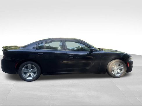 Used 2016 Dodge Charger SXT RWD image 8