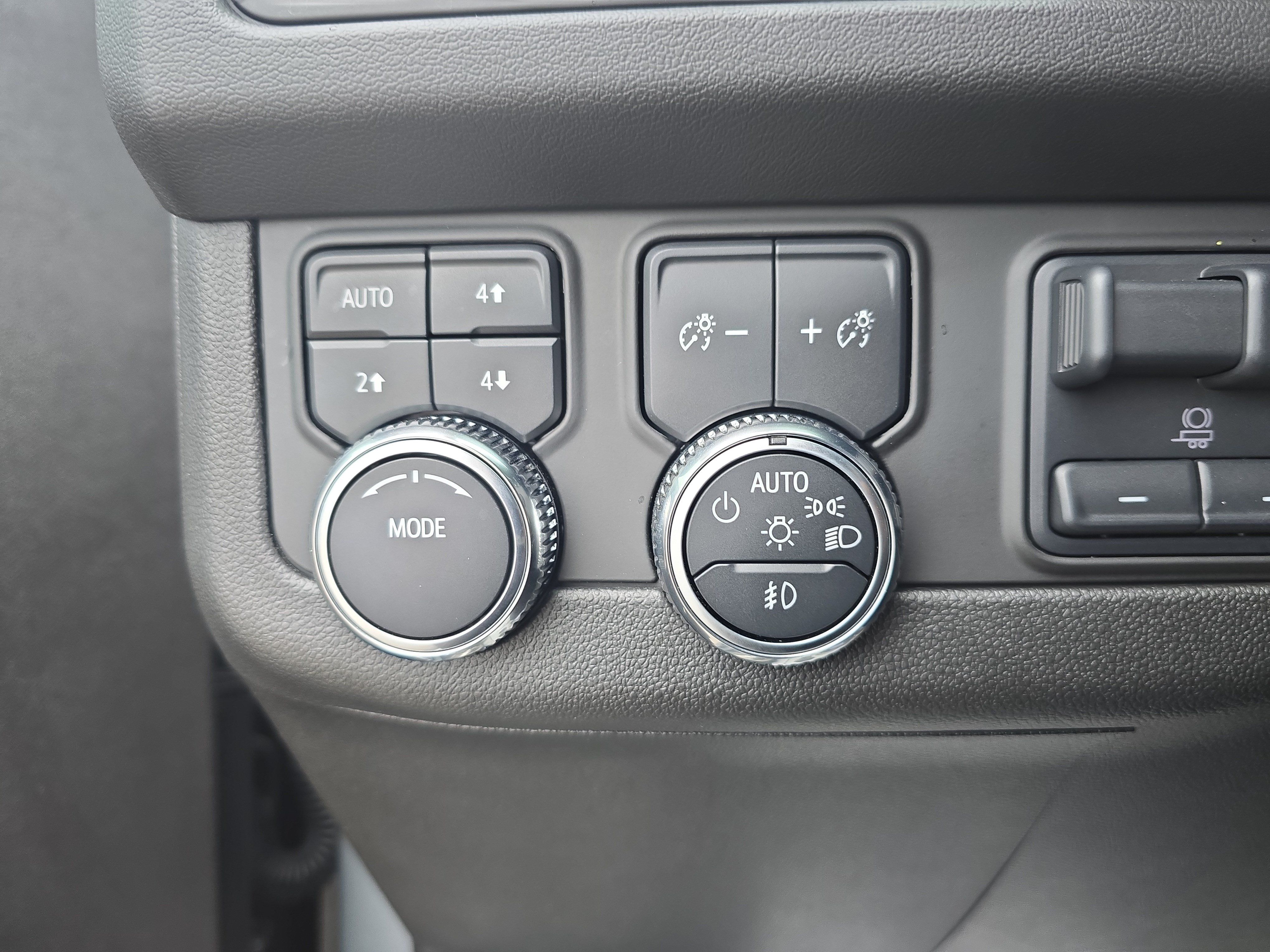 Used 2024 GMC Yukon XL AT4 w/ Technology Package AWD/4WD image 26