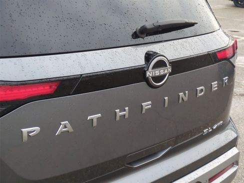 Used 2023 Nissan Pathfinder SL image 12