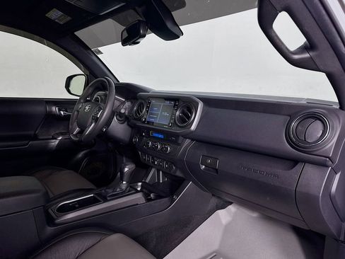Used 2022 Toyota Tacoma TRD Sport w/ Technology Package image 34