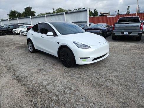 Used 2023 Tesla Model Y Long Range AWD/4WD image 2